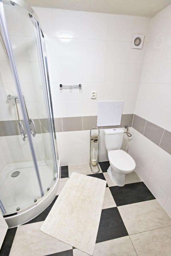 Apartman Theo เวลคี สลาวโคว์ ภายนอก รูปภาพ